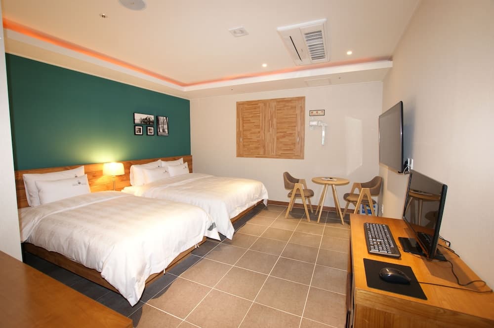 River Hotel photo 5