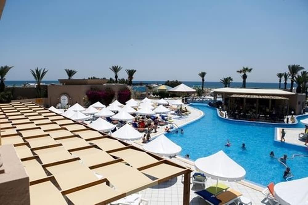 Royal Lido Resort & Spa photo 2
