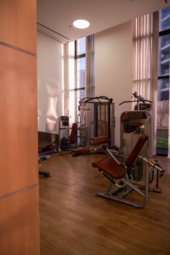 Sea-side 4 BR Apt with Gym photo 6