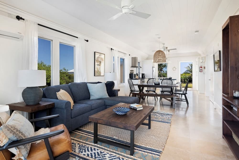Oceanfront Hideaway: Luxurious Retreat With Stunning Views photo 9