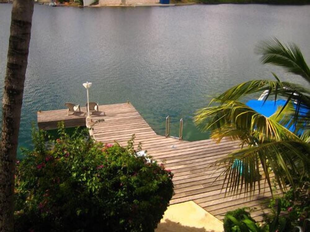 Luxury 3 bedroom Villa at Water's Edge photo 4