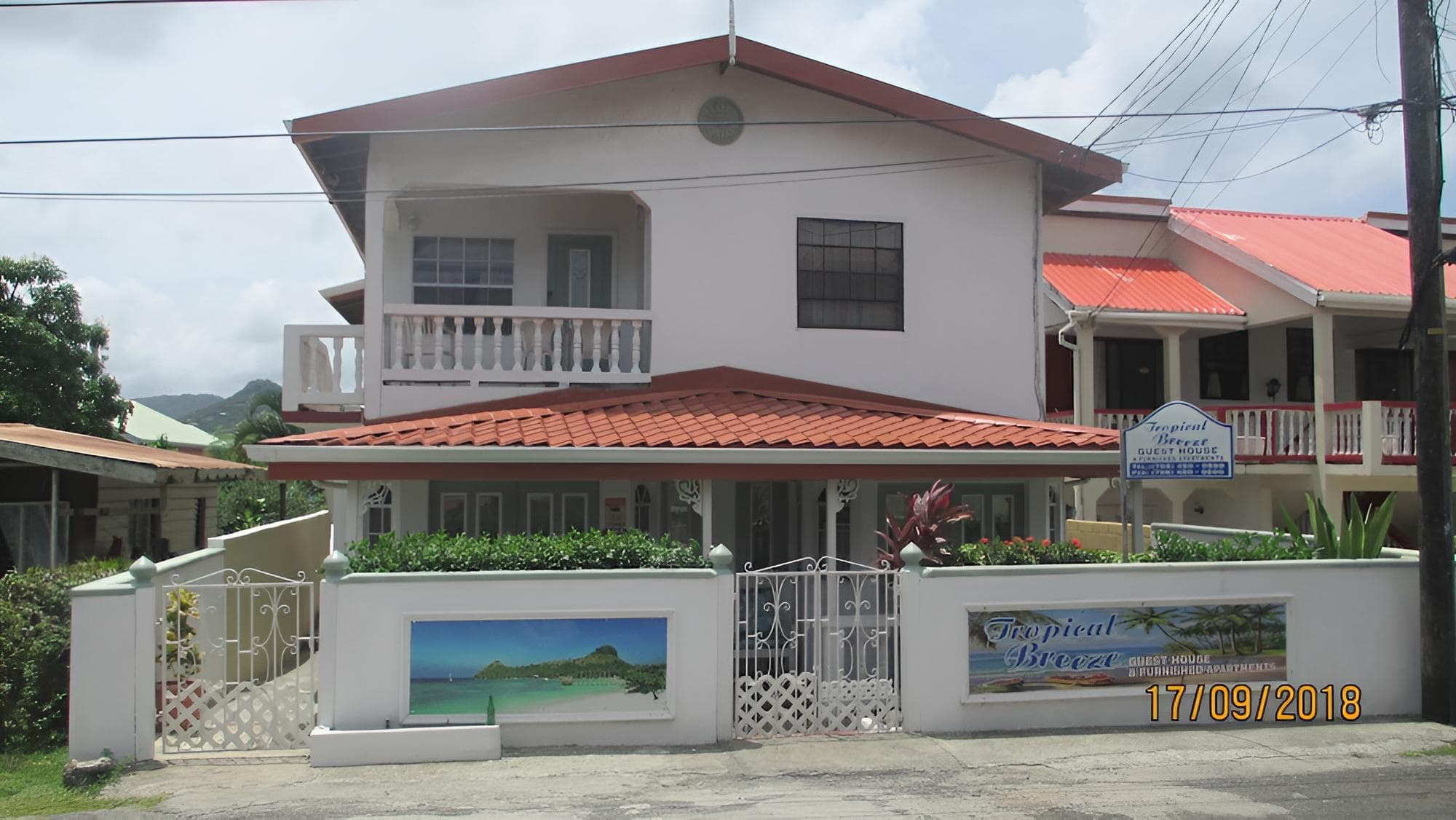 Tropical Breeze Guesthouse and Furnished Apartments