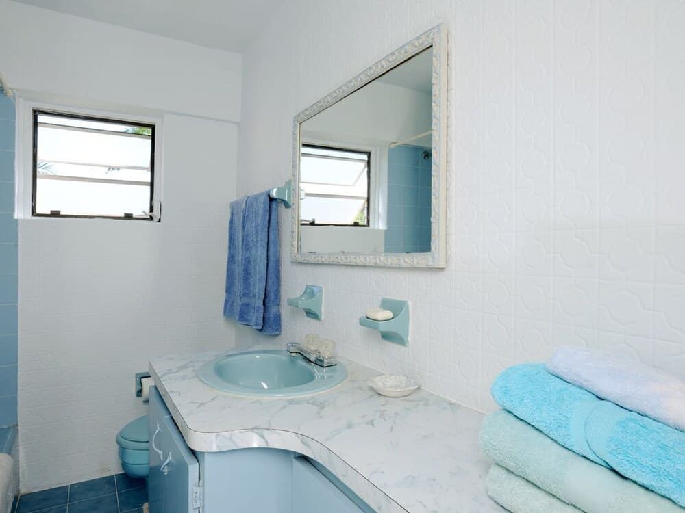 Seaside Sophistication: Elegant Estate With Sunset Views photo 4
