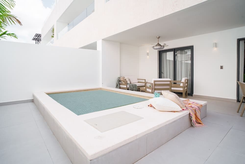 Luxury 3 Bedroom Apartment at the Beach