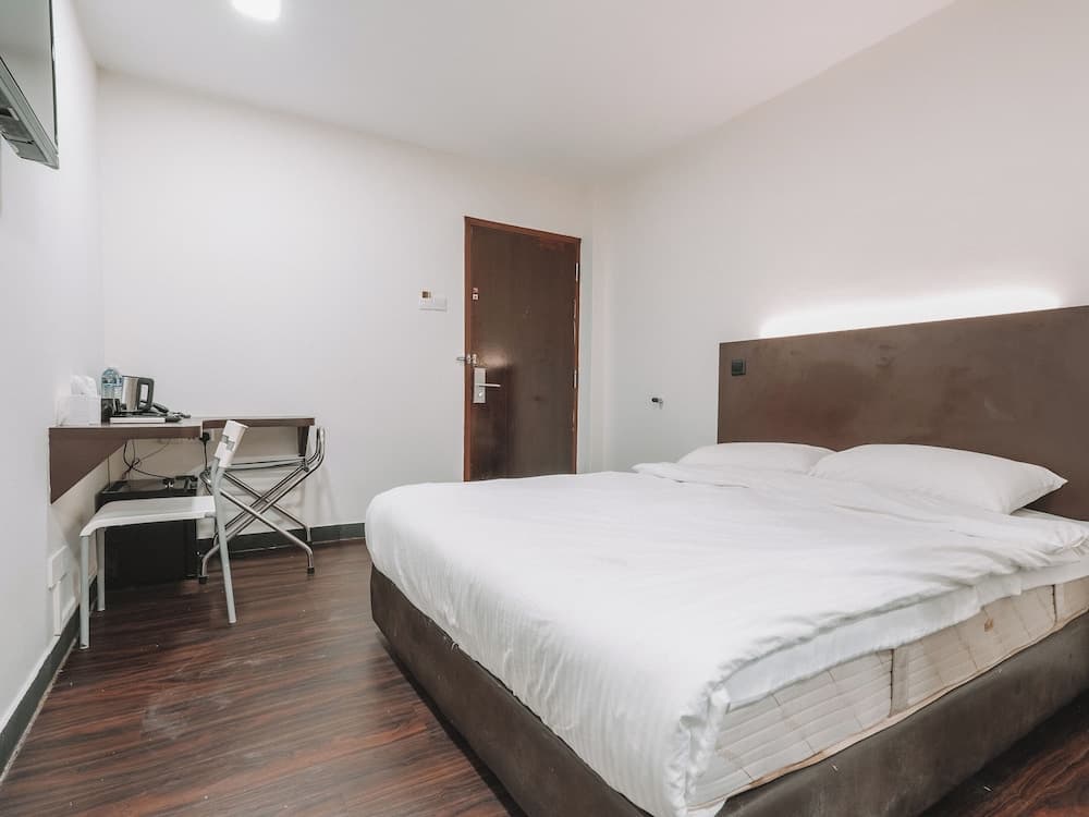 A Hotel Desker Stay from 10PM to 9AM photo 8