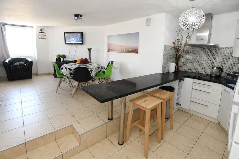 Avi's Suites - 44 Hativat Hanegev photo 3