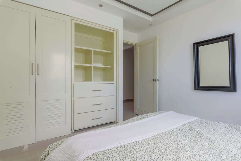 Oceanfront Condo in Ave. España Sleeps 8 photo 2