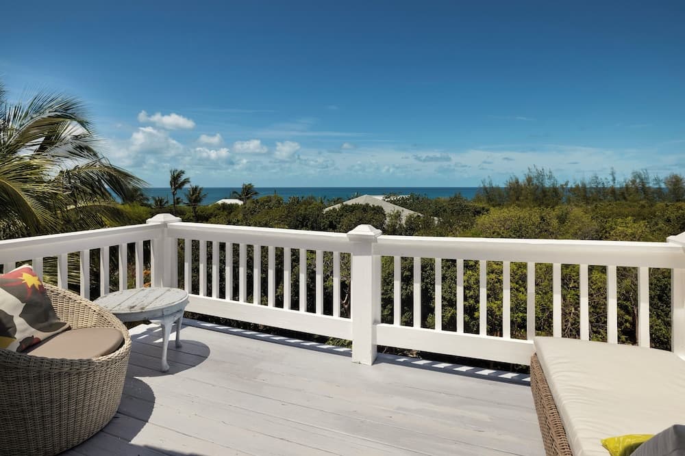 Windswept Retreat: Luxury Estate With Heated Pool photo 6