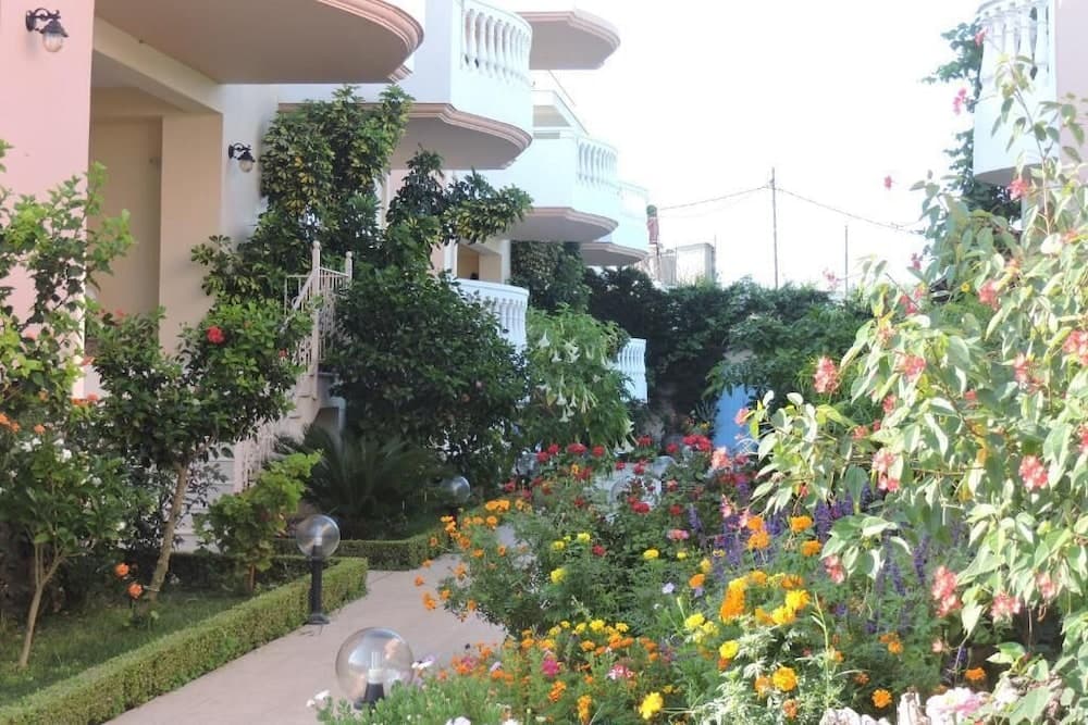 Golden Rose Suites photo 4