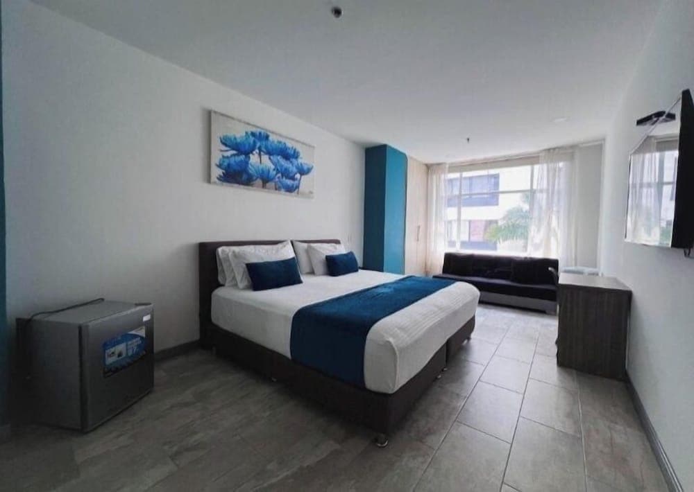 Hotel Rosales Suites photo 2