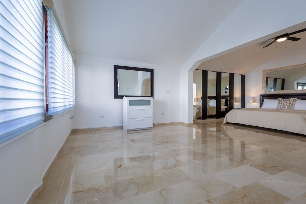 Beachfront 7BR Villa with Pool & Maid photo 6