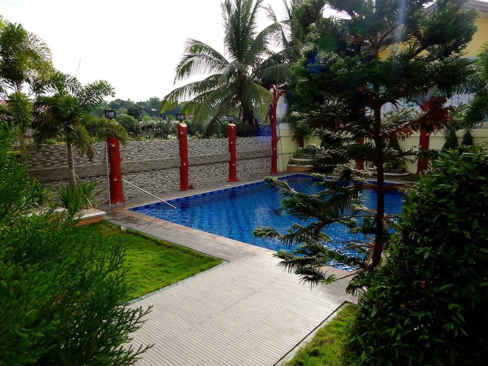 The Executive Villa Inn & Suites photo 9