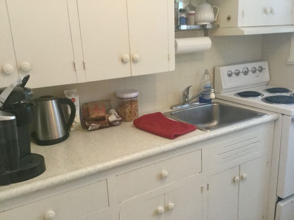 Burleys Gardens and Suite photo 5