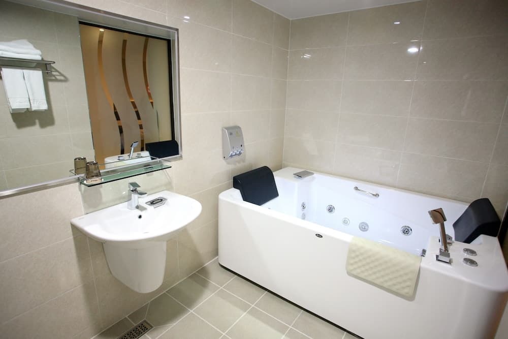 K Tourist Hotel photo 7