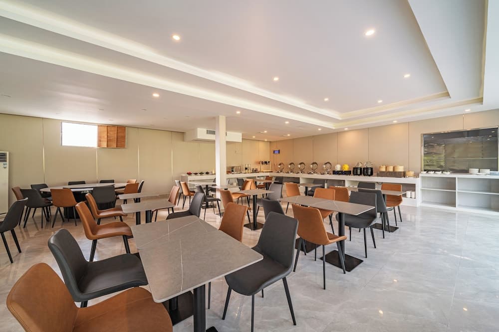 ELONG DELUXE International Hotel photo 8