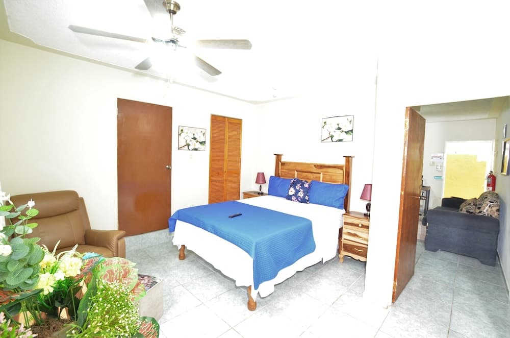 Cozy Locale Inn photo 9