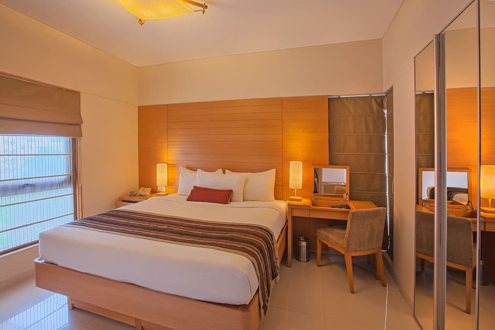 Oakwood Residence Naylor Road Pune photo 7