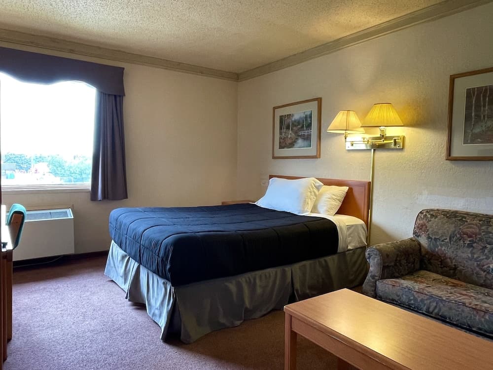 Tamarack Motor Inn photo 3