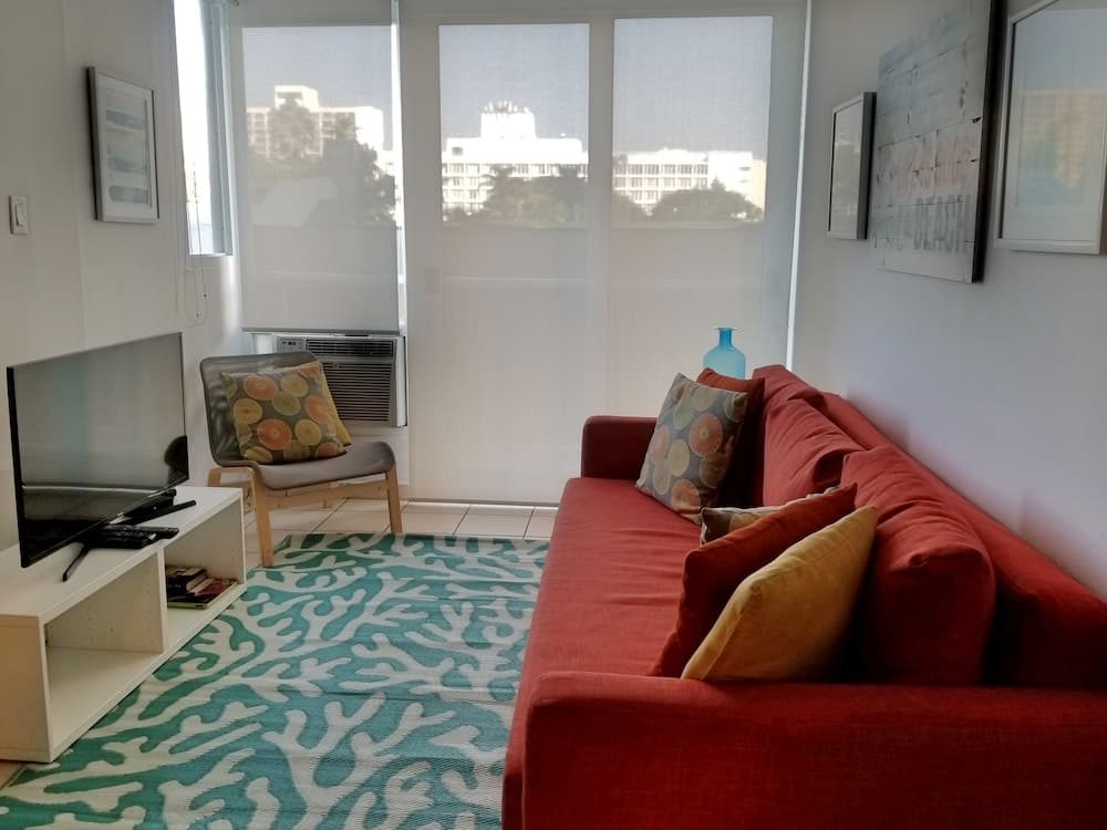 Beachfront Coral Beach Condo 305 photo 8