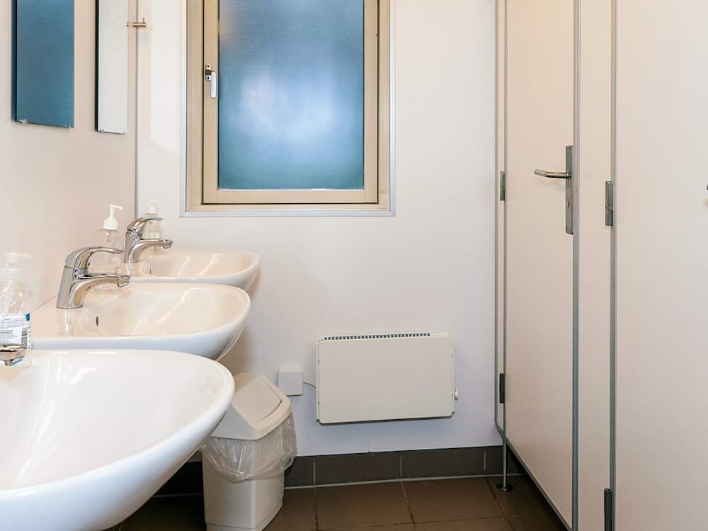 Holiday Home With Shared Bathroom, Kitchen photo 5