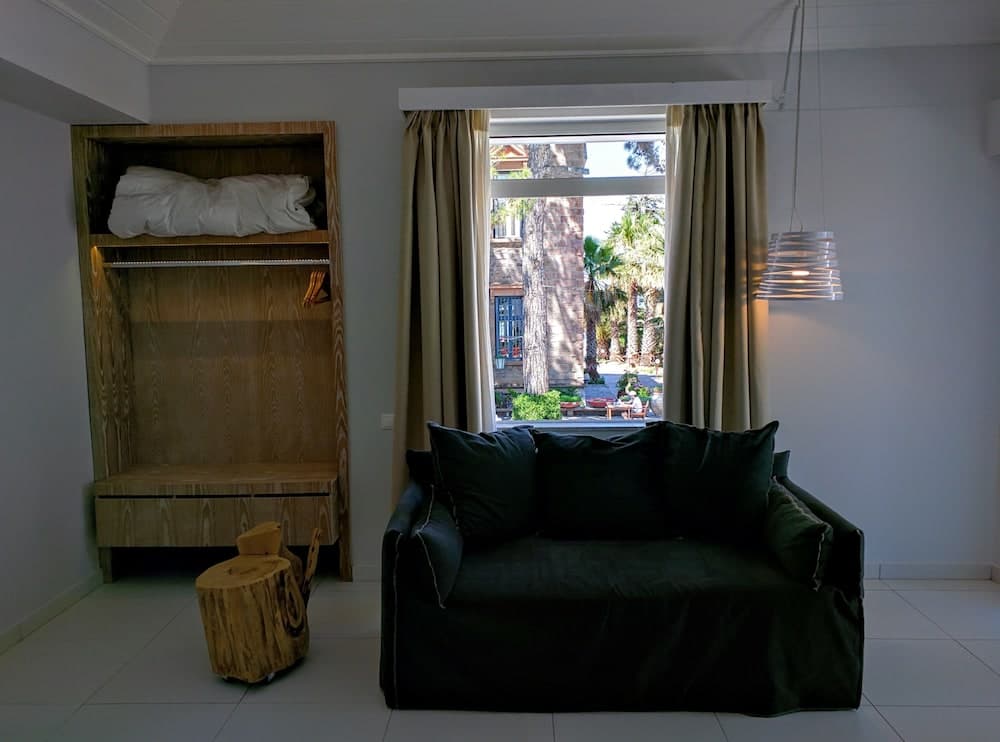 The Loriet photo 7
