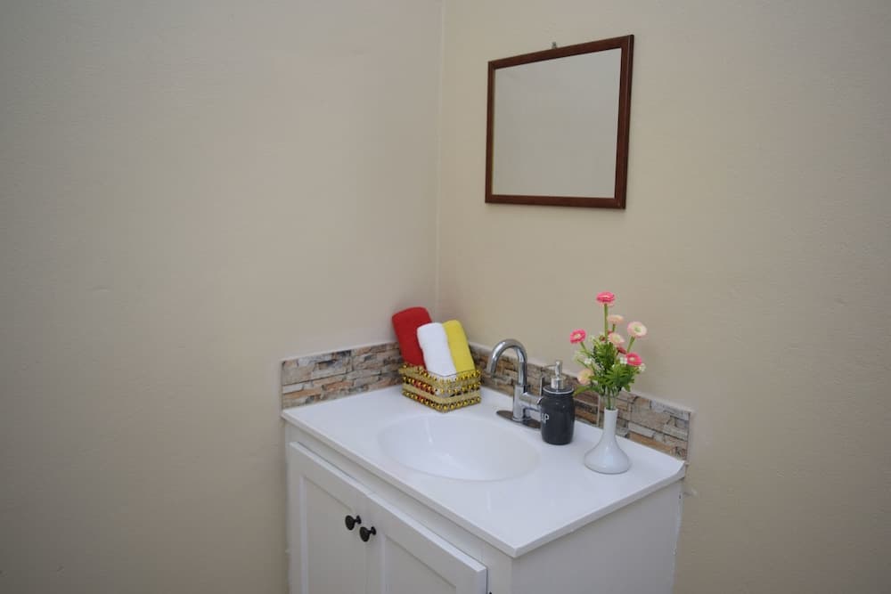 Justinn Apartments photo 3