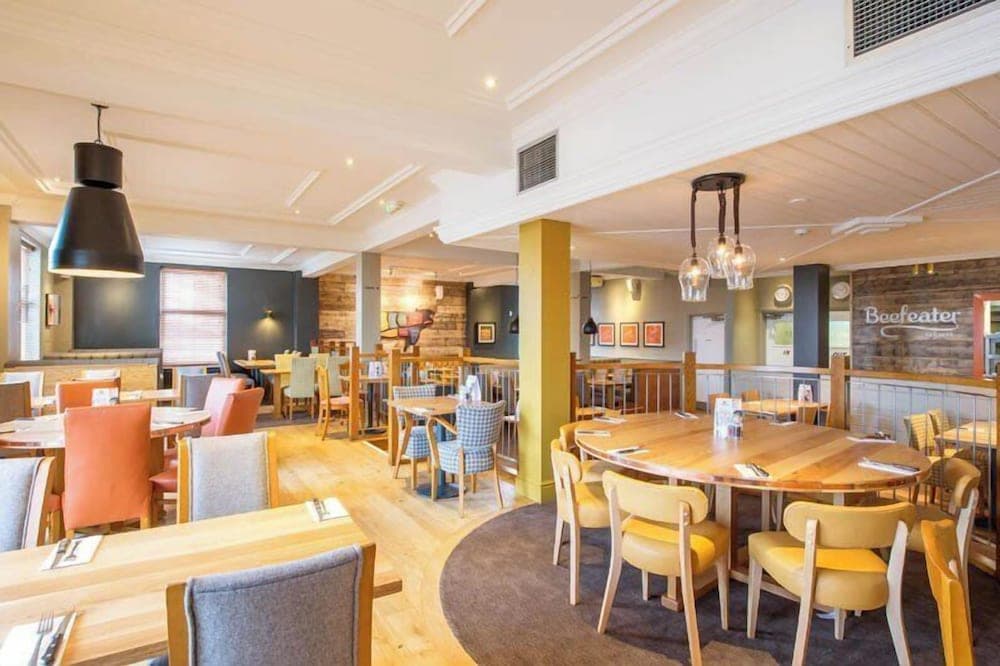 Premier Inn Manchester Salford Quays photo 5