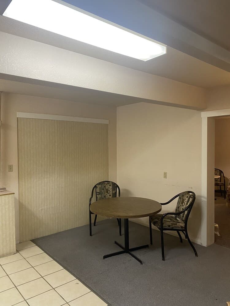 Chinook Motel photo 3