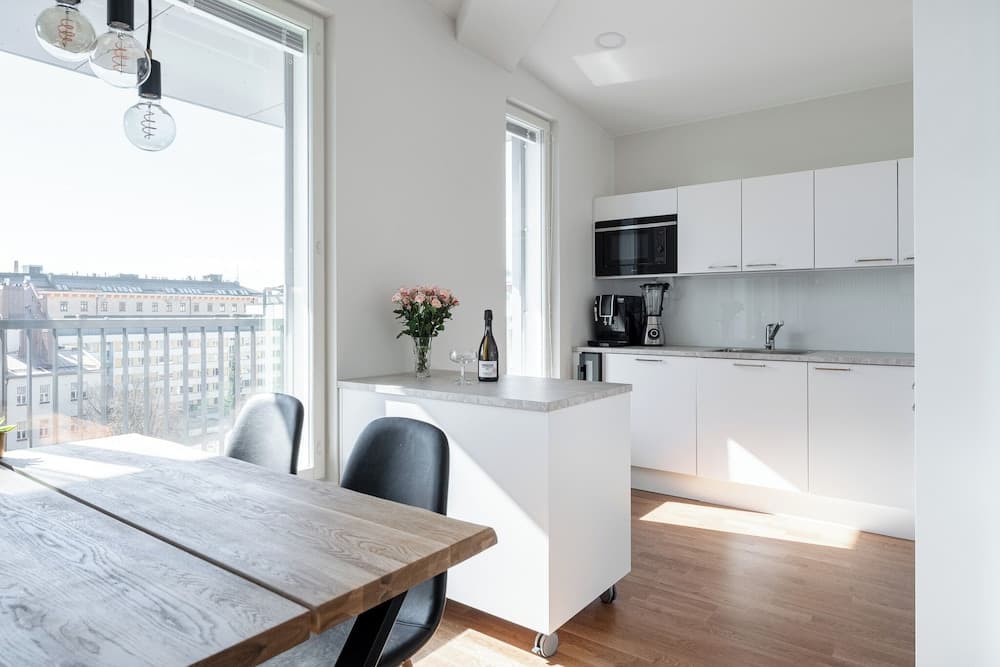 Luxurious 1BR Penthouse with Balcony photo 3
