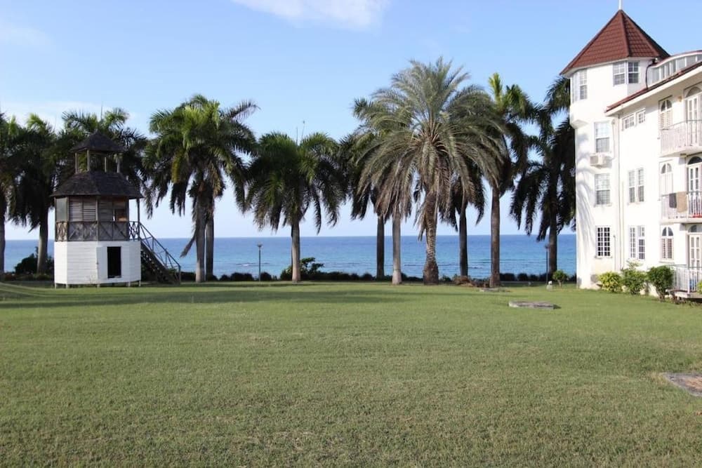 Oceanview 1-bed Apt w/ Pool, Bar & Beach Access photo 7