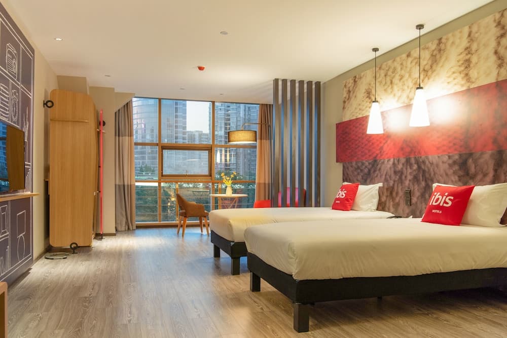 ibis Luoyang Baolong Square Hotel