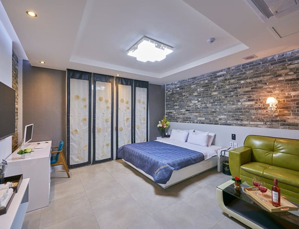 hotel room