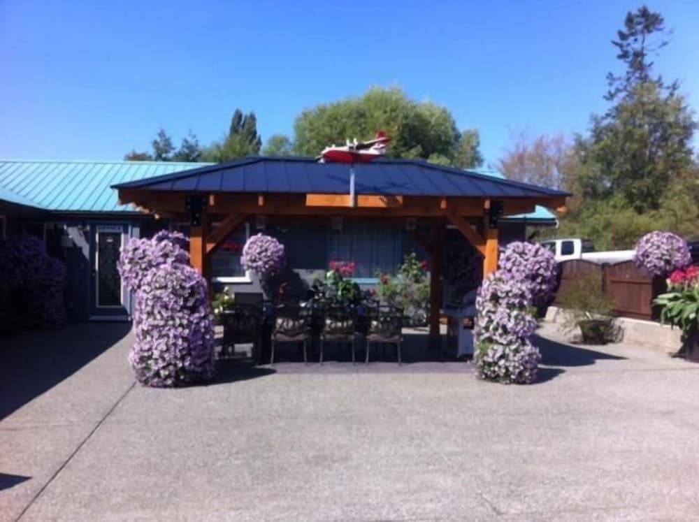 Riverside Motel