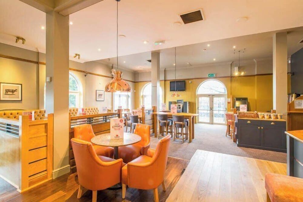 Premier Inn Manchester Salford Quays photo 2