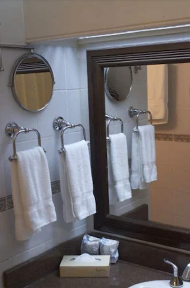 Savannah Beach Club Hotel photo 6
