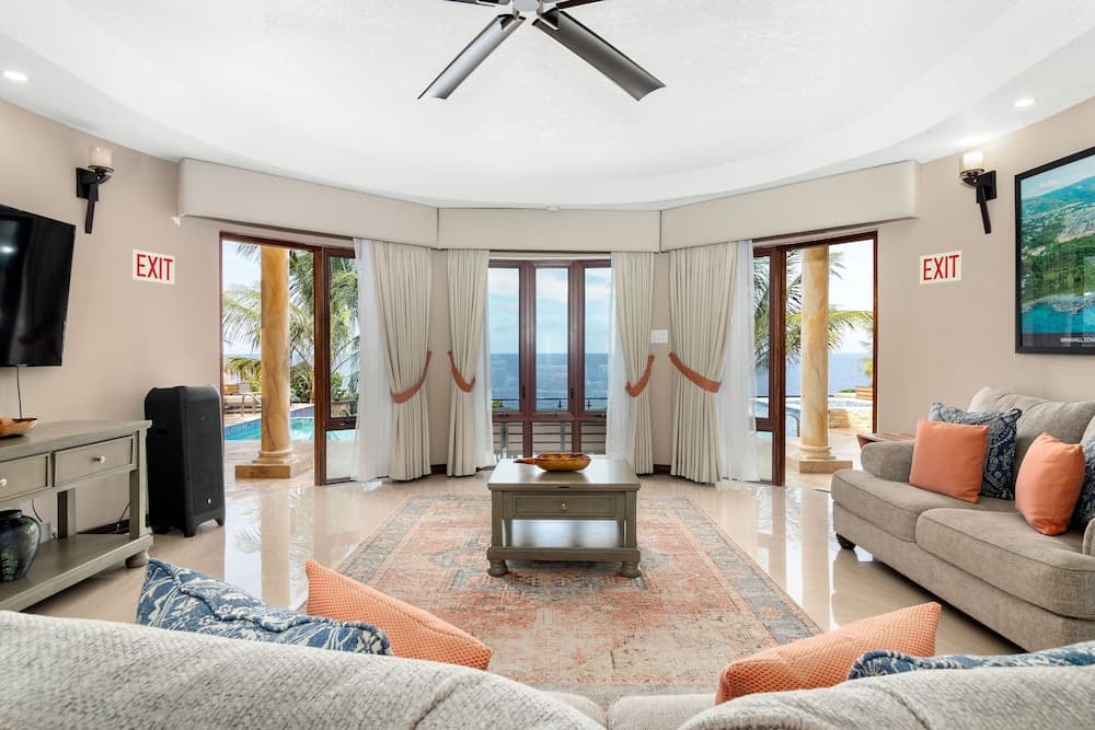 Breathaking Luxury Cliffside Villa photo 6