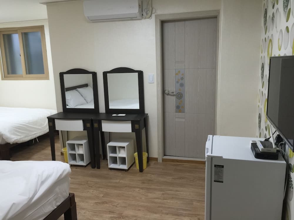 Hamory Guesthouse photo 4