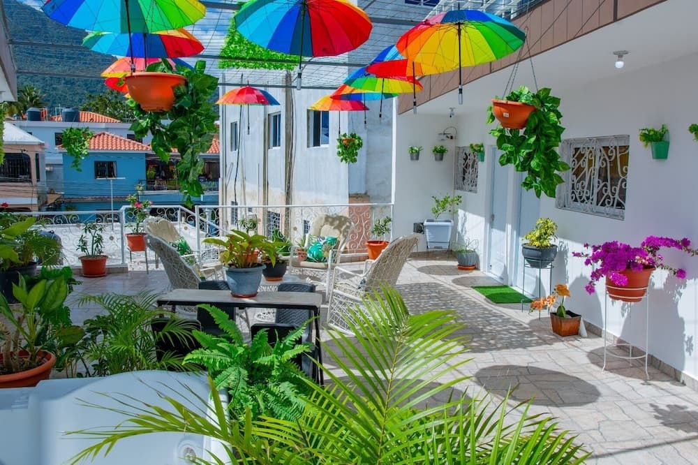 ROYAL TERRACE KING IV