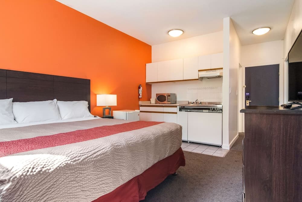 Motel 6 Surrey, BC photo 4