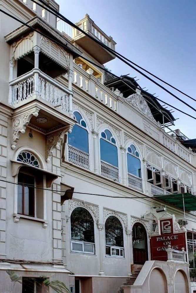 Palace on Ganges photo 4