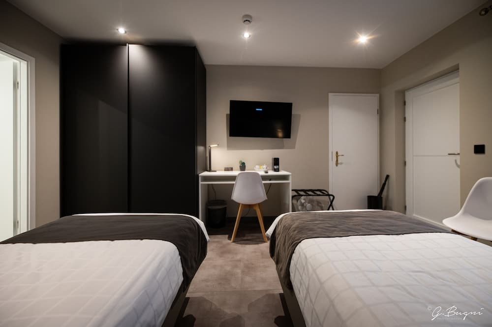 Hotel La Reine photo 6