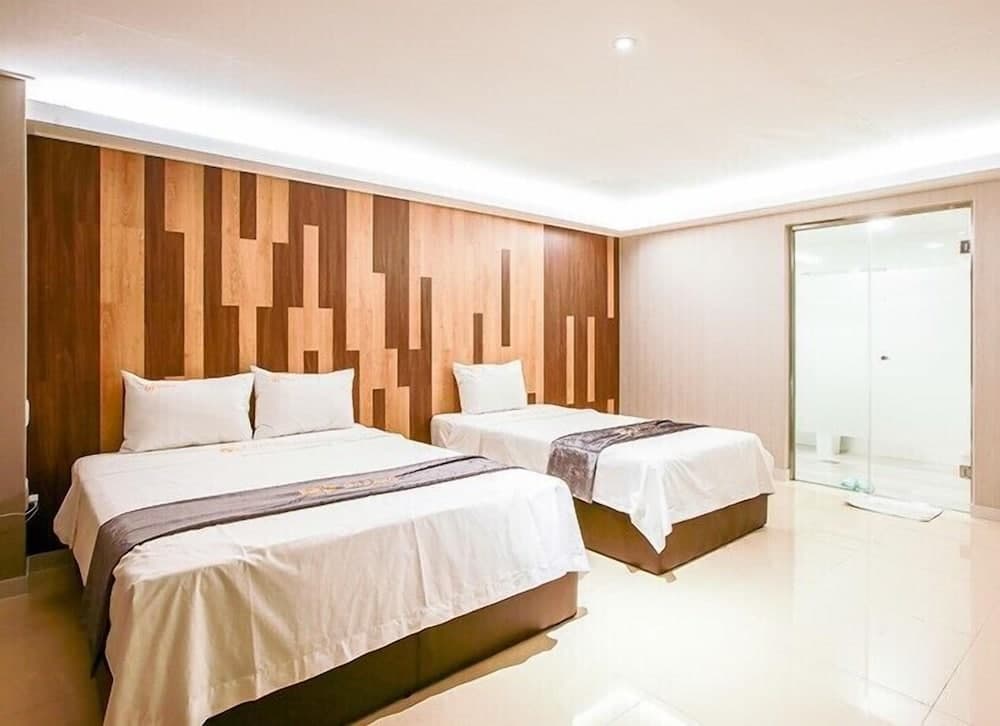 Breeze Hotel photo 2