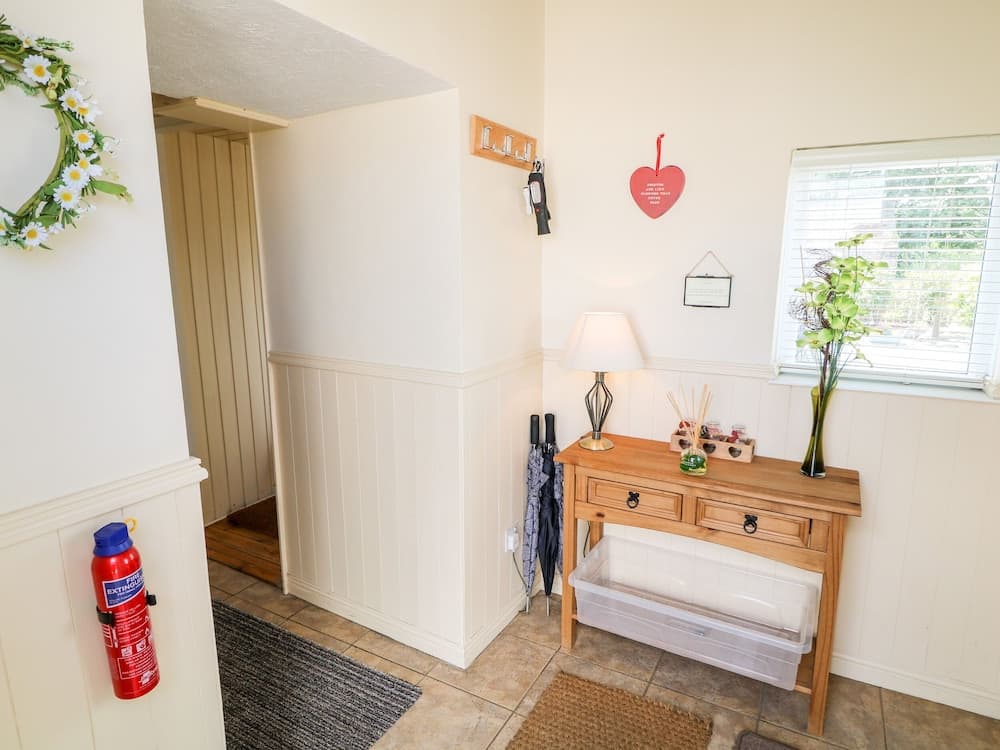 Whispering Willows - The Bungalow photo 7