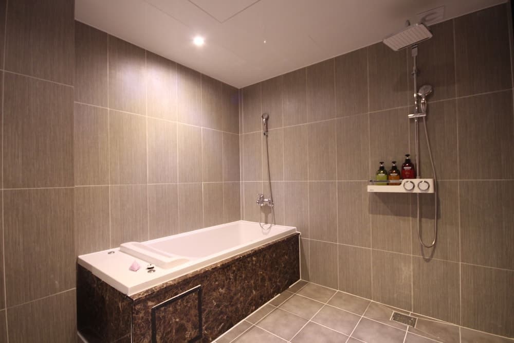 G7 Hotel photo 5