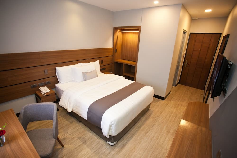 Embassy Hotel photo 6
