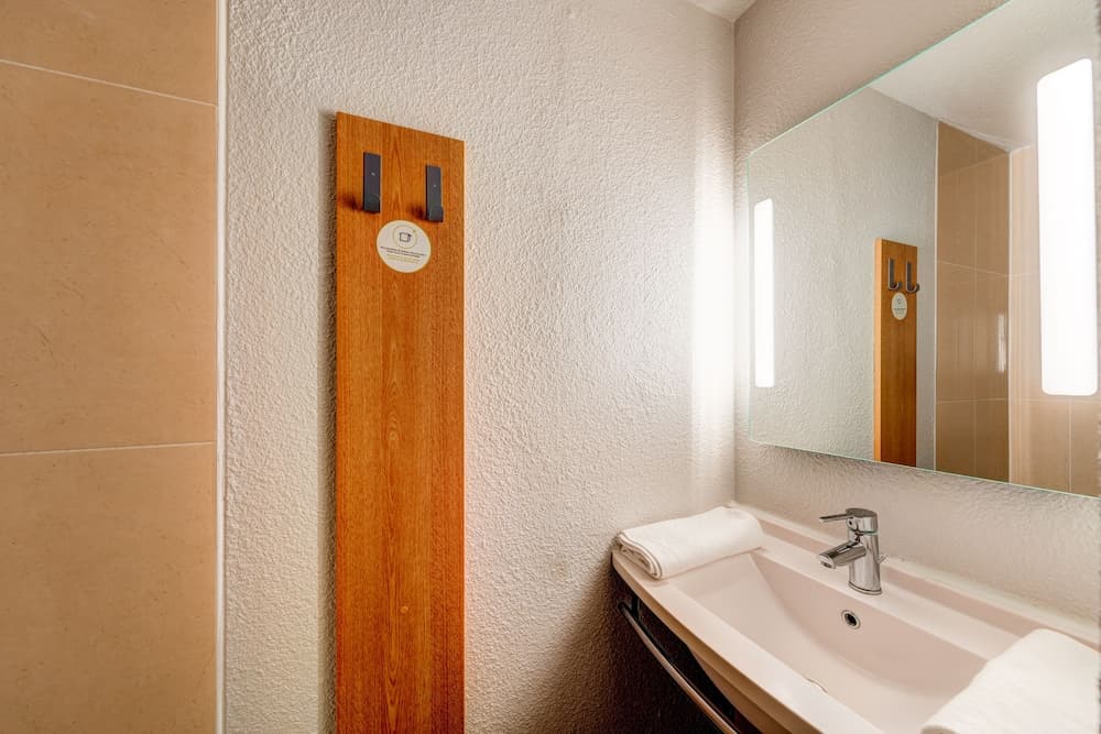 B&B HOTEL Saint-Witz photo 8