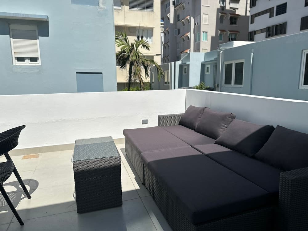 Gorgeous 1-Bedroom Beachside Suite photo 5