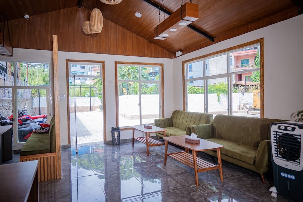 Majestic Lakefront Hotel & Suites photo 8