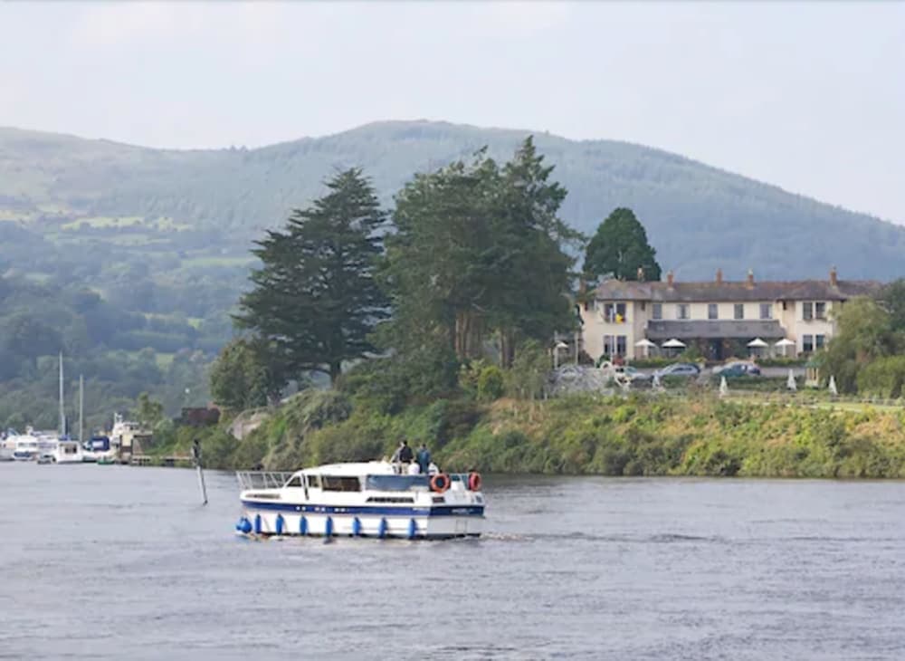 The Lakeside Hotel & Leisure Centre photo 2
