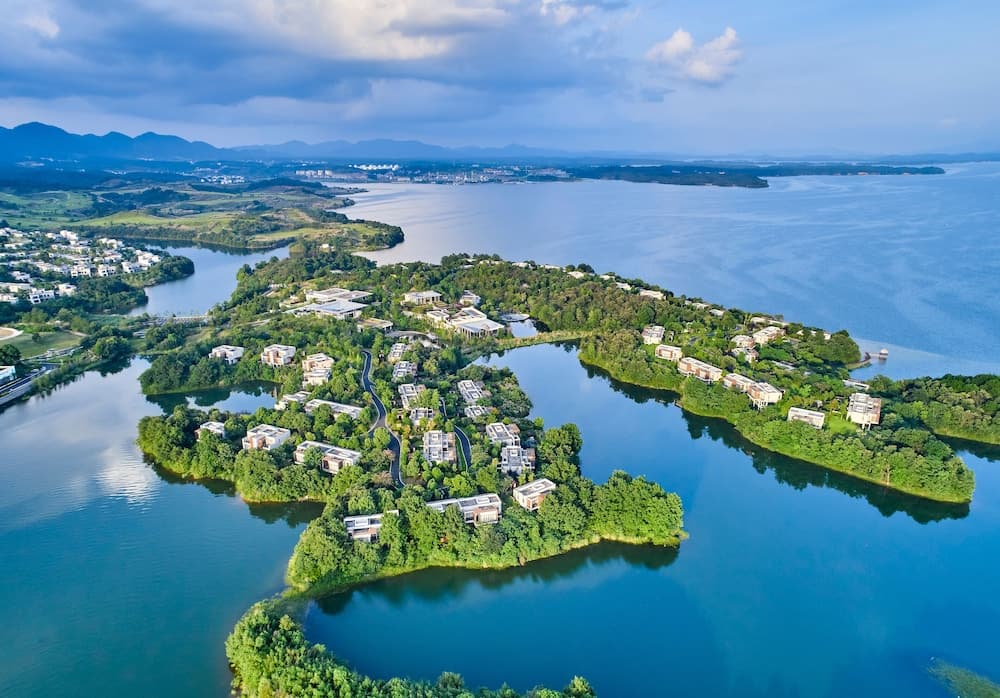 Lushan West Sea Resort, Curio Collection by Hilton